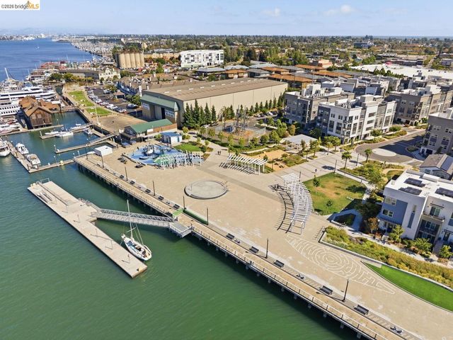 2825 Crusader ST, Alameda, CA 94501