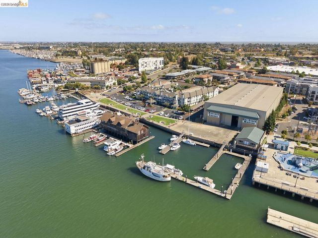 2825 Crusader ST, Alameda, CA 94501