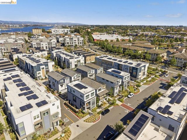 2825 Crusader ST, Alameda, CA 94501
