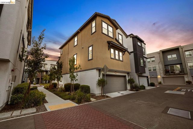 2825 Crusader ST, Alameda, CA 94501