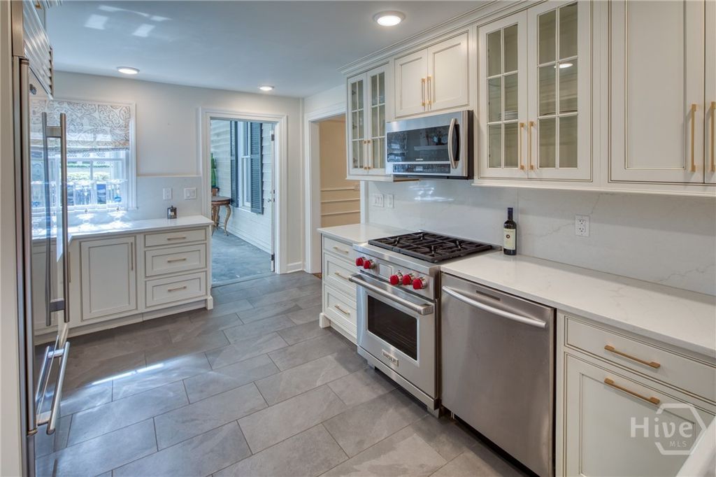 Image 19 of property listing at 214 E Liberty Street, Savannah, GA 31401