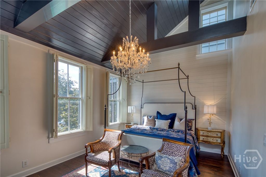 Image 20 of property listing at 214 E Liberty Street, Savannah, GA 31401