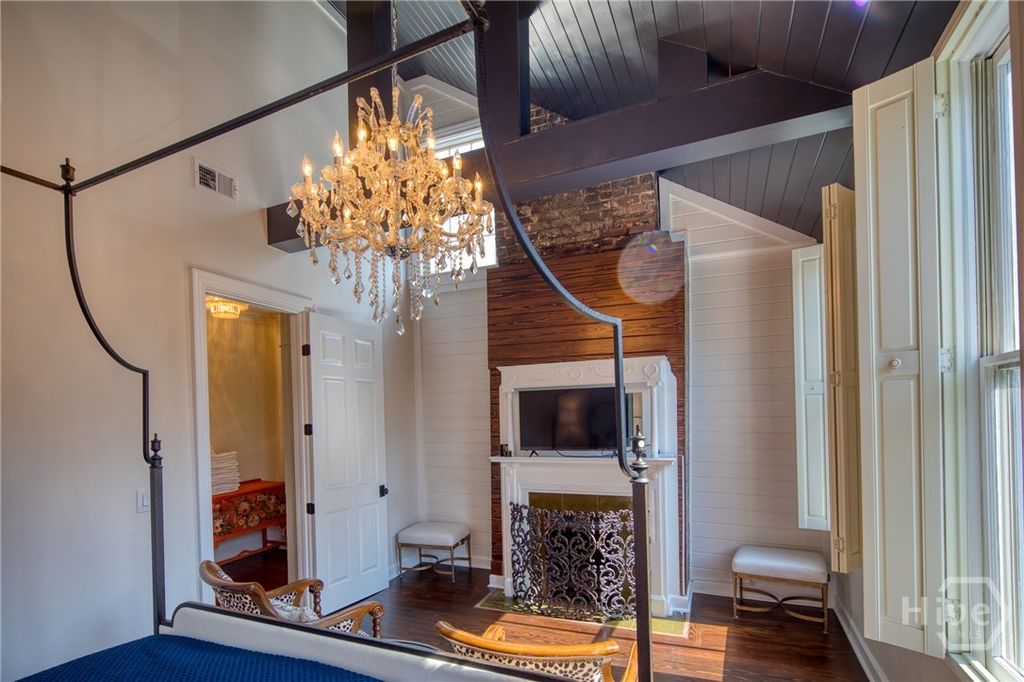 Image 21 of property listing at 214 E Liberty Street, Savannah, GA 31401