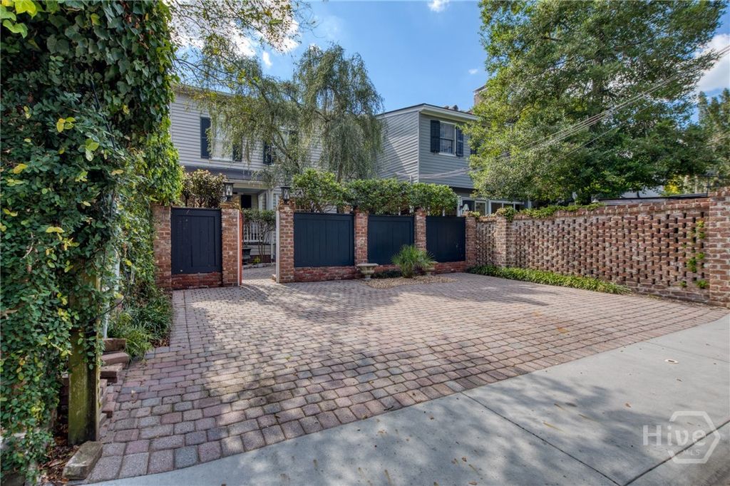 Image 33 of property listing at 214 E Liberty Street, Savannah, GA 31401