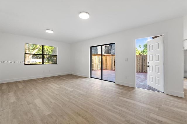 14201 SW 94th Cir Ln 103-5, Miami, FL 33186