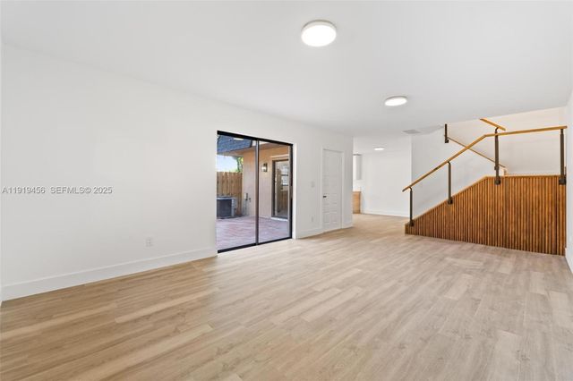 14201 SW 94th Cir Ln 103-5, Miami, FL 33186