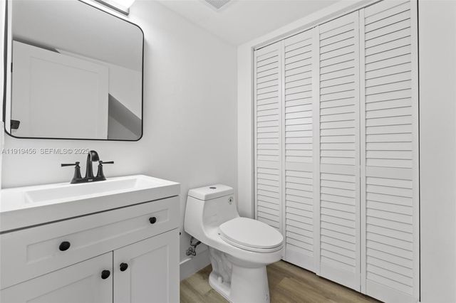 14201 SW 94th Cir Ln 103-5, Miami, FL 33186