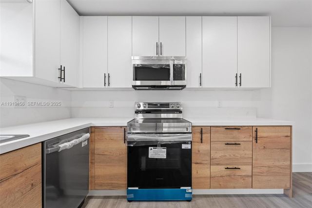 14201 SW 94th Cir Ln 103-5, Miami, FL 33186