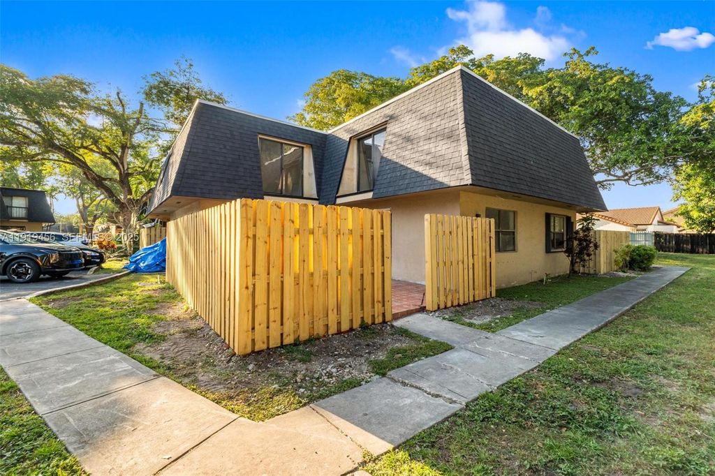 14201 SW 94th Cir Ln 103-5, Miami, FL 33186