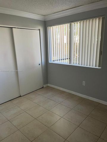 9907 Westwood Dr 17-2, Tamarac, FL 33321