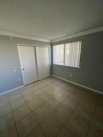 9907 Westwood Dr 17-2, Tamarac, FL 33321