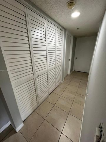 9907 Westwood Dr 17-2, Tamarac, FL 33321