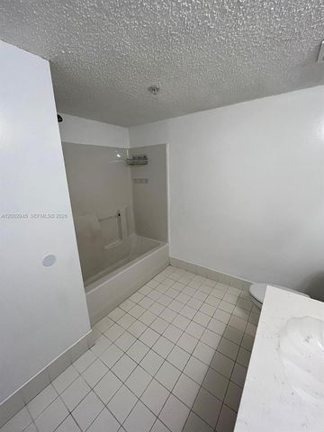 9907 Westwood Dr 17-2, Tamarac, FL 33321