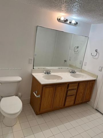 9907 Westwood Dr 17-2, Tamarac, FL 33321