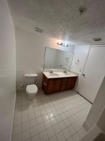 9907 Westwood Dr 17-2, Tamarac, FL 33321