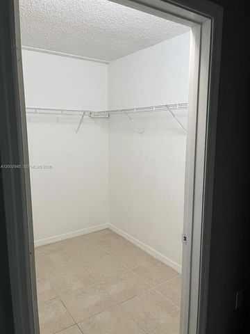 9907 Westwood Dr 17-2, Tamarac, FL 33321