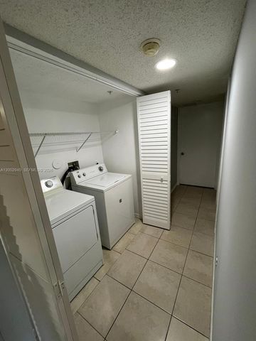 9907 Westwood Dr 17-2, Tamarac, FL 33321