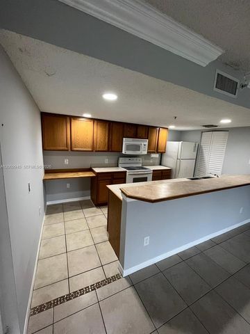 9907 Westwood Dr 17-2, Tamarac, FL 33321