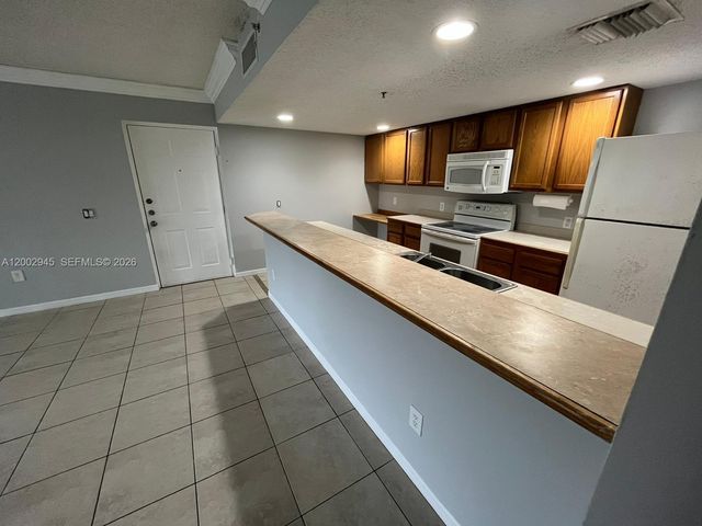 9907 Westwood Dr 17-2, Tamarac, FL 33321