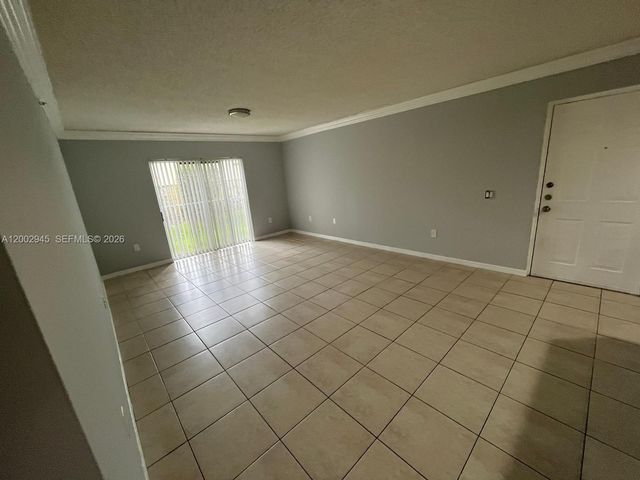 9907 Westwood Dr 17-2, Tamarac, FL 33321