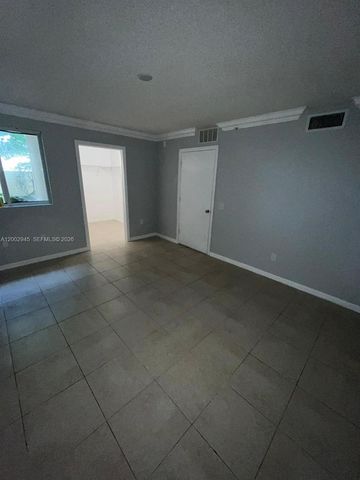 9907 Westwood Dr 17-2, Tamarac, FL 33321