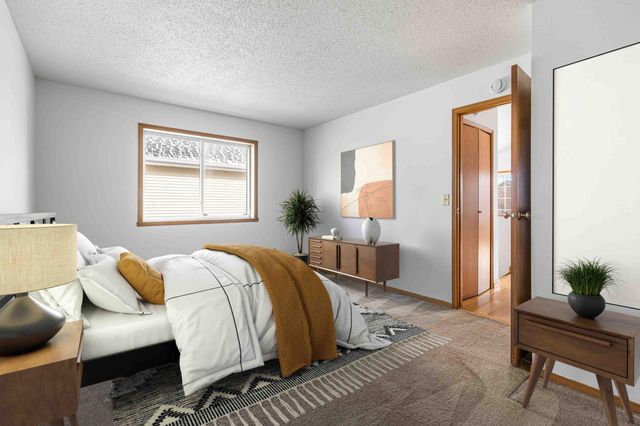 1941 57th Avenue S, Fargo, ND 58104