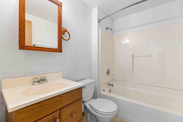 1941 57th Avenue S, Fargo, ND 58104