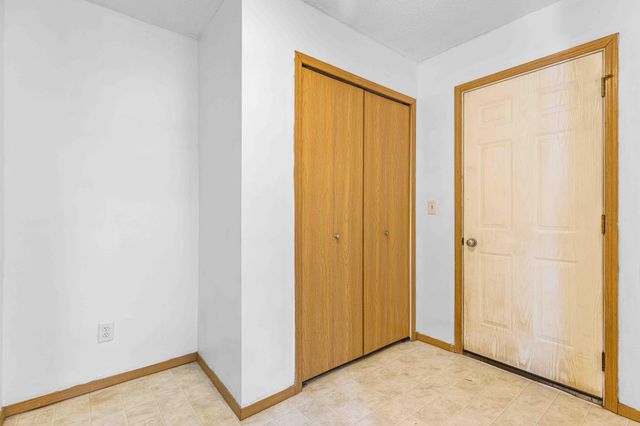 1941 57th Avenue S, Fargo, ND 58104