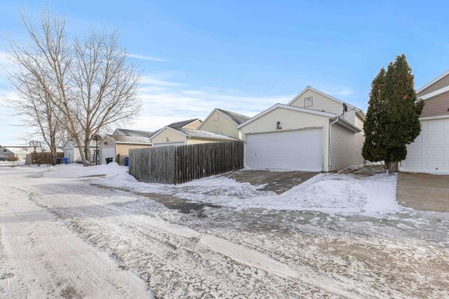 1941 57th Avenue S, Fargo, ND 58104