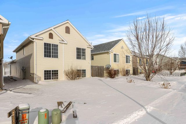 1941 57th Avenue S, Fargo, ND 58104