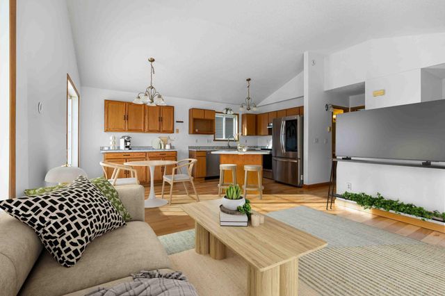 1941 57th Avenue S, Fargo, ND 58104