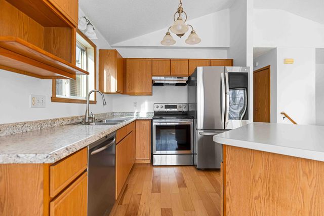 1941 57th Avenue S, Fargo, ND 58104