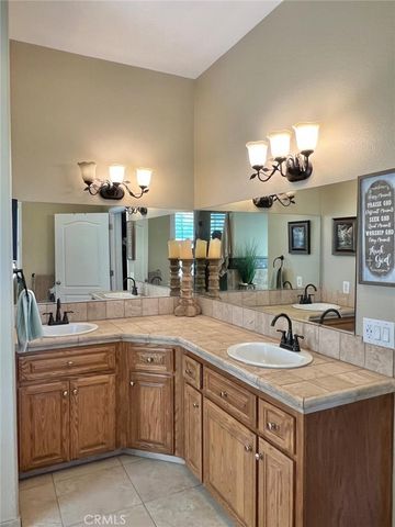 7197 Perlman, Sanger, CA 93657