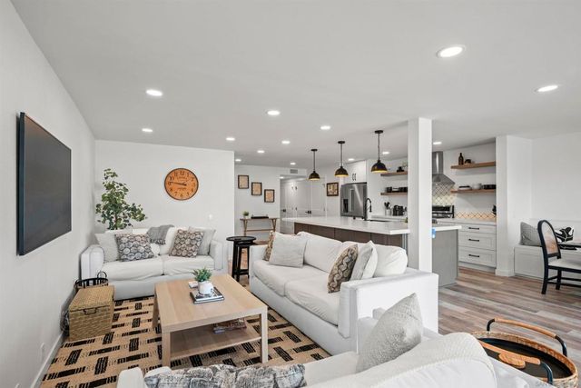 13 Antigua Court, Coronado, CA 92118