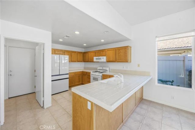 854 TWIN HILLS, Banning, CA 92220