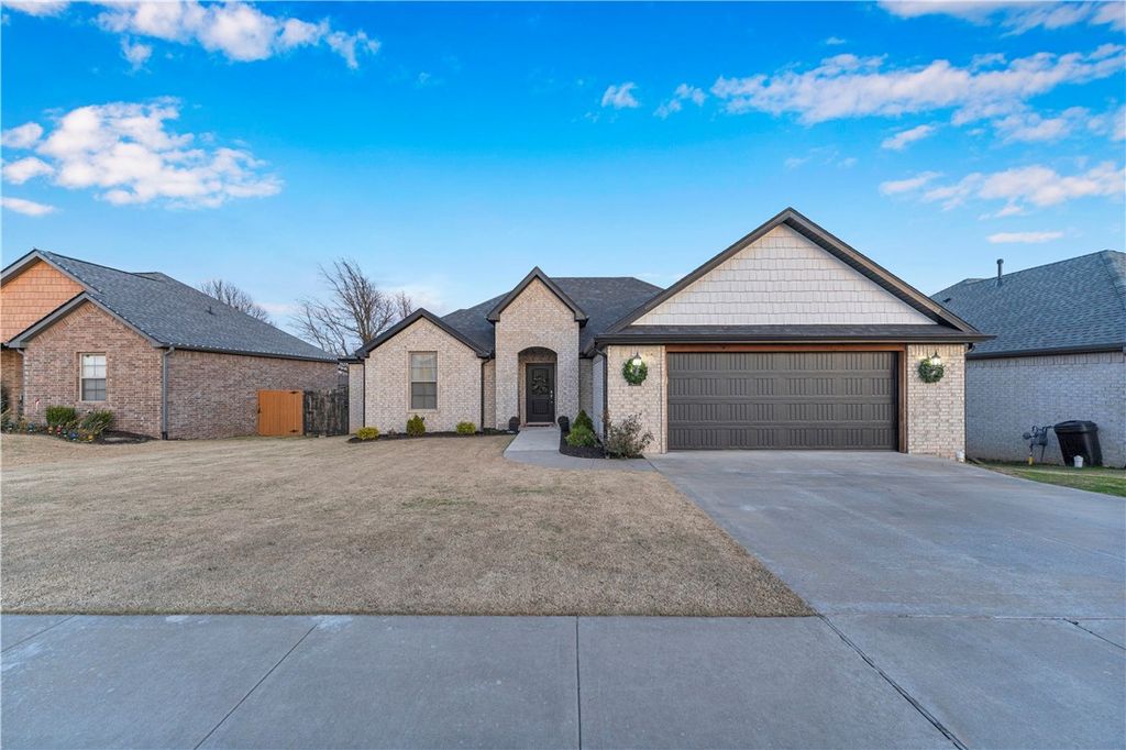 410 Brooke Street, Tontitown, AR 72762