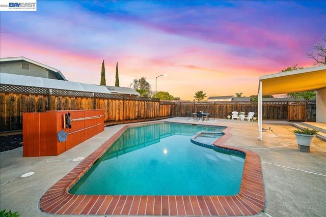 552 552 Hanover St, Livermore, CA 94551