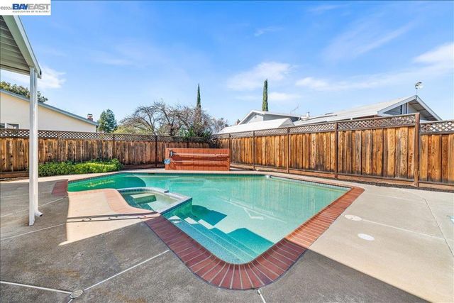 552 552 Hanover St, Livermore, CA 94551