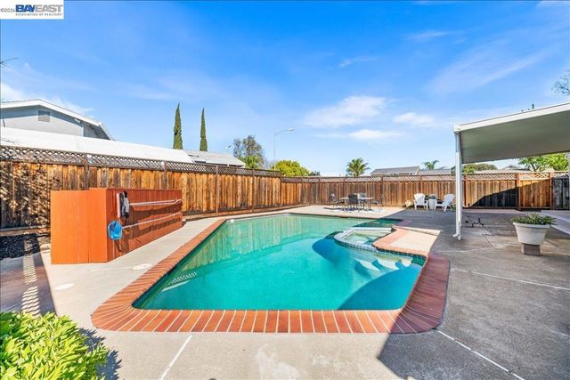 552 552 Hanover St, Livermore, CA 94551