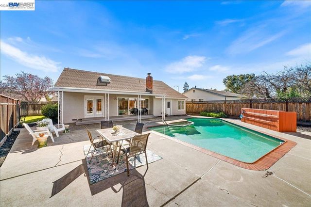 552 552 Hanover St, Livermore, CA 94551