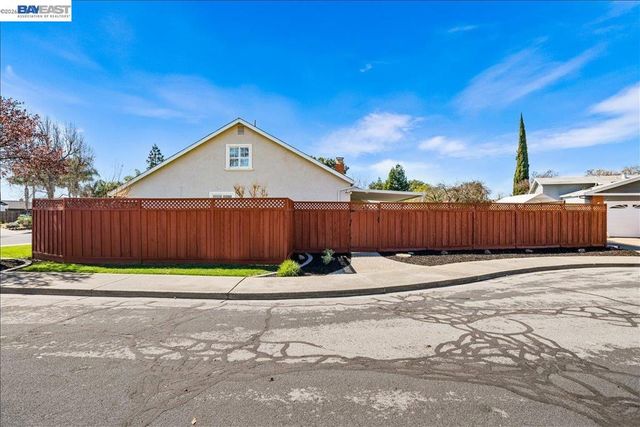 552 552 Hanover St, Livermore, CA 94551