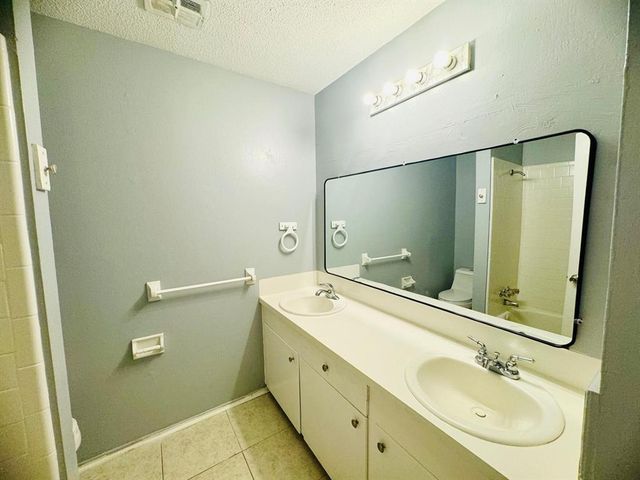 122 N Iowa Avenue 5, League City, TX 77573
