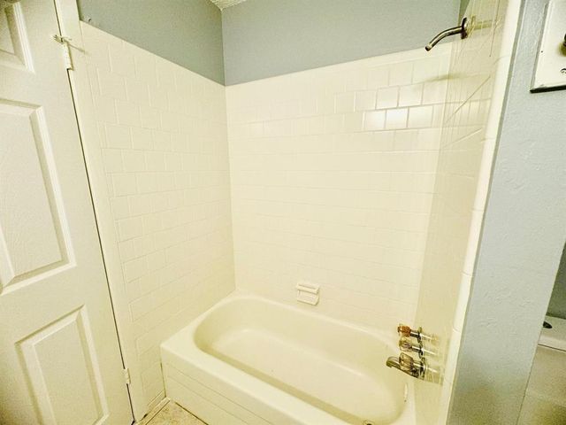 122 N Iowa Avenue 5, League City, TX 77573