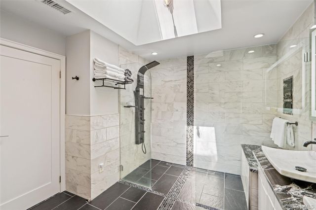 114 The Crescent, Roslyn Heights, NY 11577