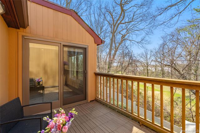114 The Crescent, Roslyn Heights, NY 11577