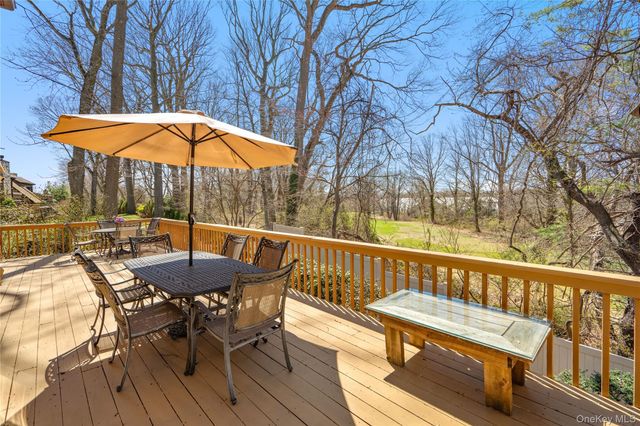 114 The Crescent, Roslyn Heights, NY 11577