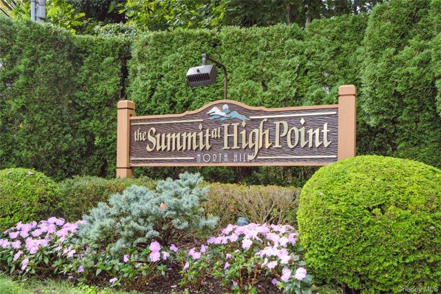 114 The Crescent, Roslyn Heights, NY 11577