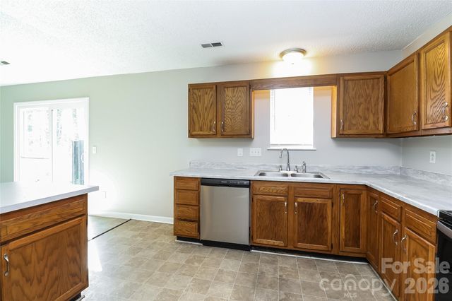 2001 Teddington Drive, Charlotte, NC 28214