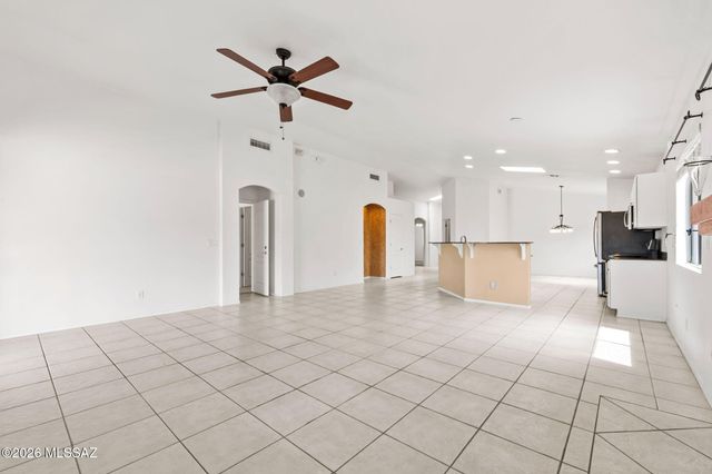 7700 N Sun Flair Drive, Tucson, AZ 85741