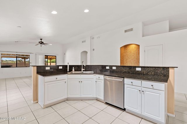 7700 N Sun Flair Drive, Tucson, AZ 85741